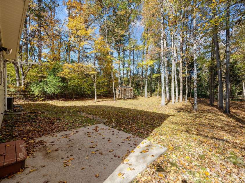 9201 Rotherham Lane, Charlotte, NC 28216.  MLS# CAR4316526, YatesRealty ID 13468. 