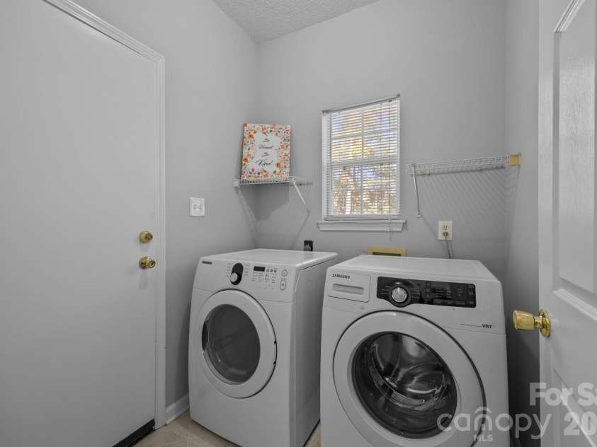 9201 Rotherham Lane, Charlotte, NC 28216.  MLS# CAR4316526, YatesRealty ID 13468. 