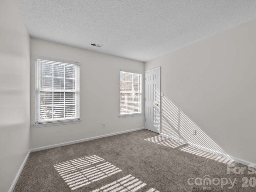 9201 Rotherham Lane, Charlotte, NC 28216.  MLS# CAR4316526, YatesRealty ID 13468. 