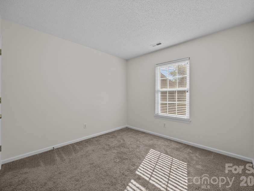 9201 Rotherham Lane, Charlotte, NC 28216.  MLS# CAR4316526, YatesRealty ID 13468. 