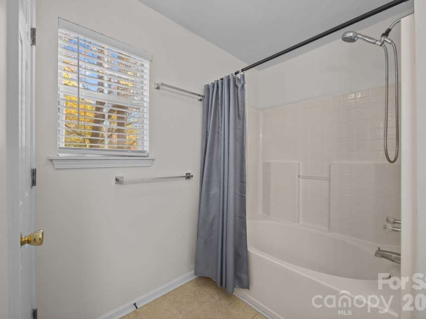 9201 Rotherham Lane, Charlotte, NC 28216.  MLS# CAR4316526, YatesRealty ID 13468. 