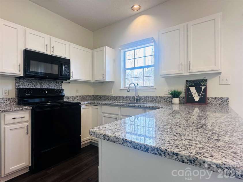 9201 Rotherham Lane, Charlotte, NC 28216.  MLS# CAR4316526, YatesRealty ID 13468. 