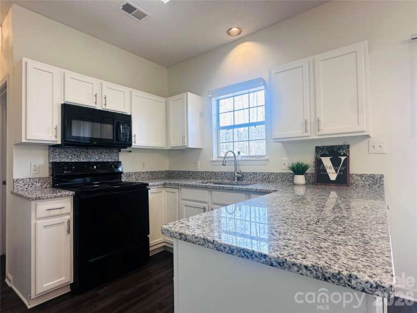 9201 Rotherham Lane, Charlotte, NC 28216.  MLS# CAR4316526, YatesRealty ID 13468. 