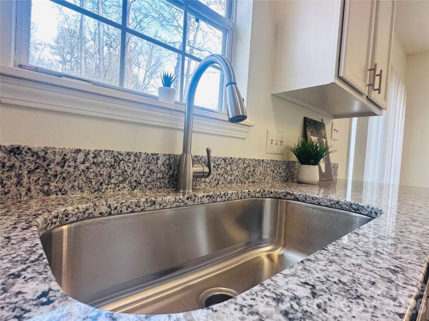 9201 Rotherham Lane, Charlotte, NC 28216.  MLS# CAR4316526, YatesRealty ID 13468. 