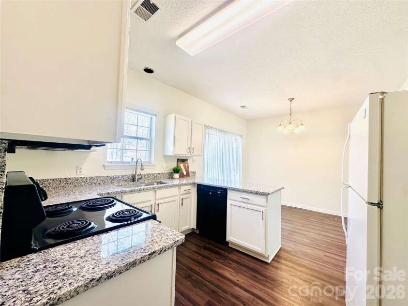 9201 Rotherham Lane, Charlotte, NC 28216.  MLS# CAR4316526, YatesRealty ID 13468. 