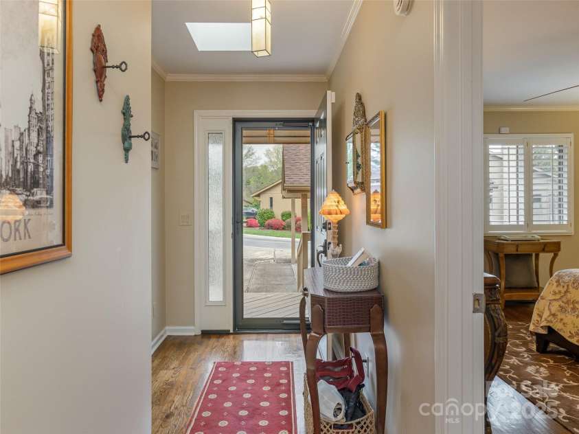 203 Wild Oak Lane, Hendersonville, NC 28791.  MLS# CAR4251432, YatesRealty ID 13470. 