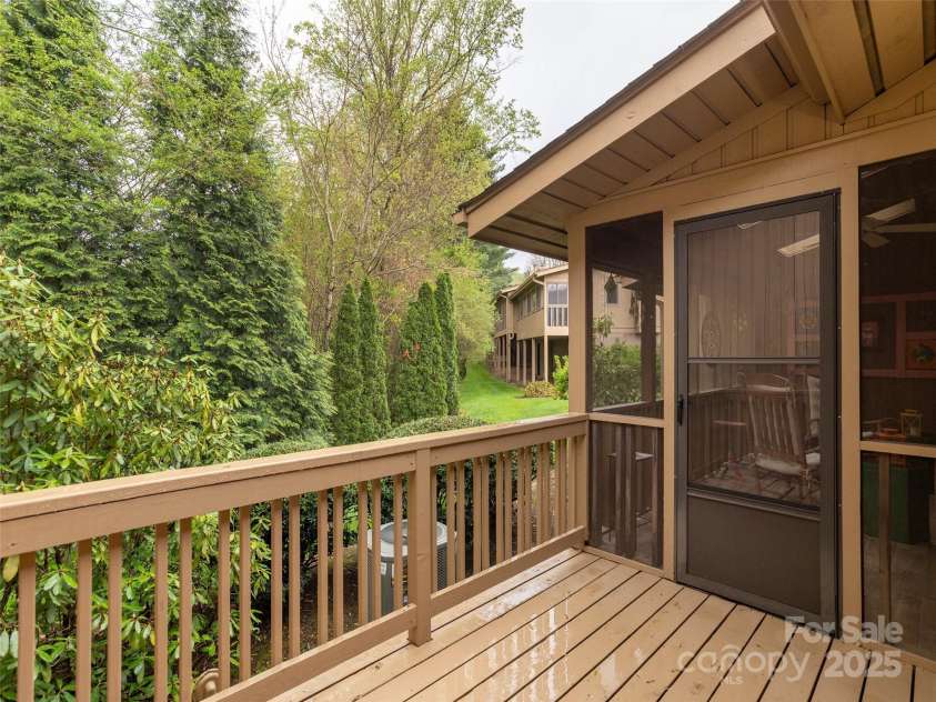 203 Wild Oak Lane, Hendersonville, NC 28791.  MLS# CAR4251432, YatesRealty ID 13470. 