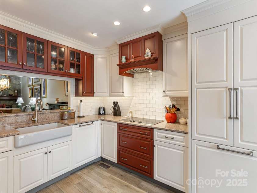 203 Wild Oak Lane, Hendersonville, NC 28791.  MLS# CAR4251432, YatesRealty ID 13470. 