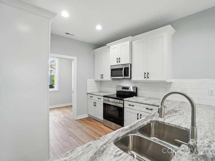 1524 29th Street, Hickory, NC 28602.  MLS# CAR4300386, YatesRealty ID 13471. 