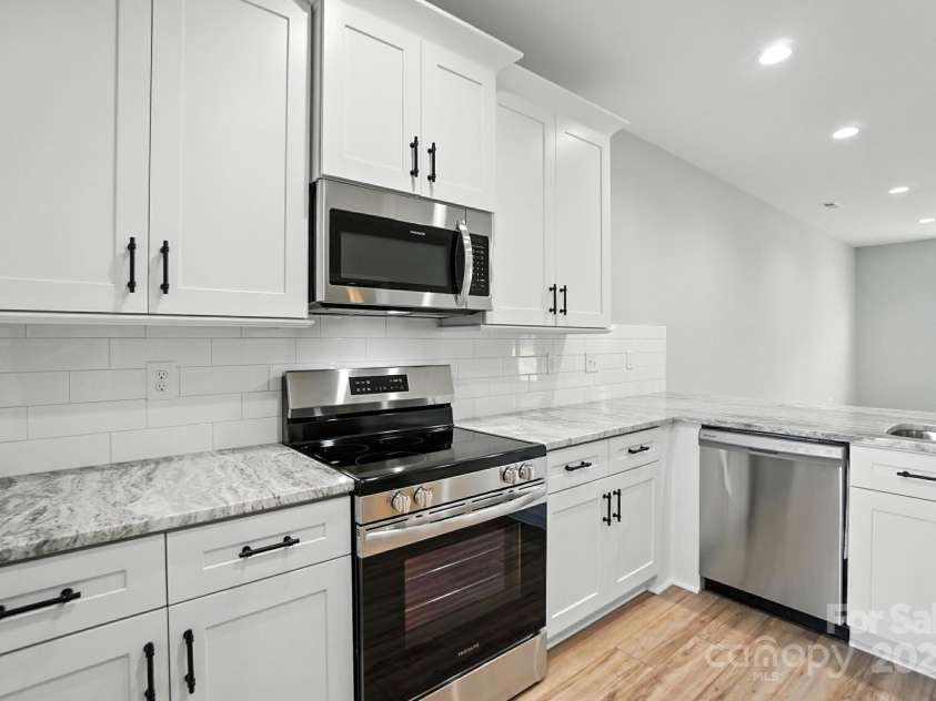 1524 29th Street, Hickory, NC 28602.  MLS# CAR4300386, YatesRealty ID 13471. 