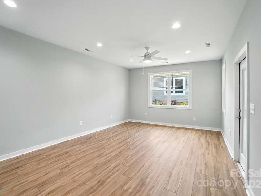 1524 29th Street, Hickory, NC 28602.  MLS# CAR4300386, YatesRealty ID 13471. 