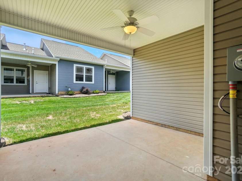 1524 29th Street, Hickory, NC 28602.  MLS# CAR4300386, YatesRealty ID 13471. 