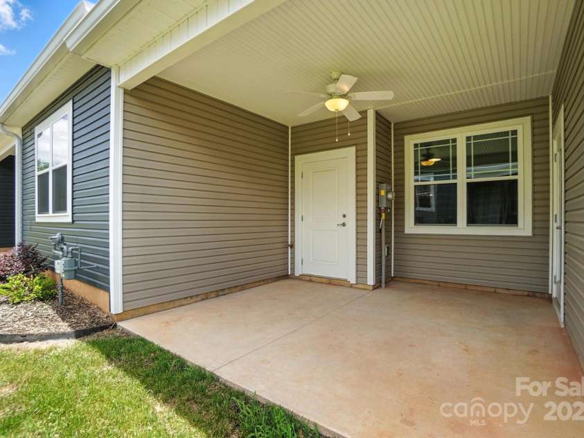 1524 29th Street, Hickory, NC 28602.  MLS# CAR4300386, YatesRealty ID 13471. 