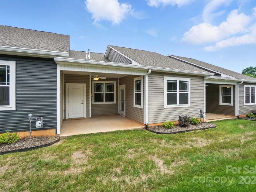 1524 29th Street, Hickory, NC 28602.  MLS# CAR4300386, YatesRealty ID 13471. 