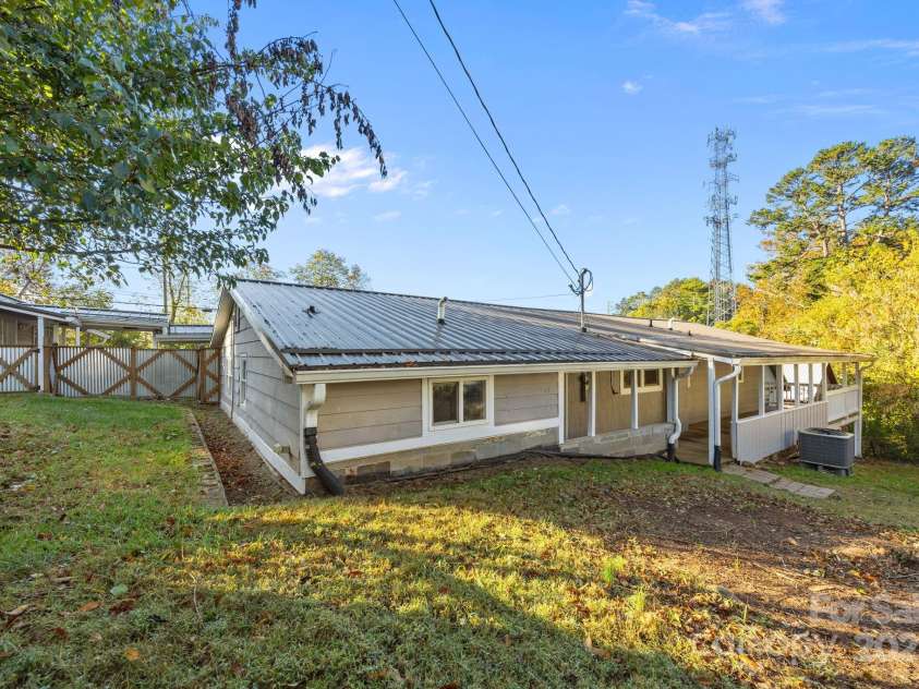 186 Joyner Avenue, Asheville, NC 28806.  MLS# CAR4314426, YatesRealty ID 13471. 