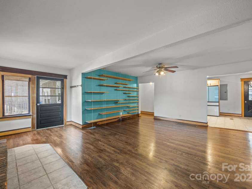 186 Joyner Avenue, Asheville, NC 28806.  MLS# CAR4314426, YatesRealty ID 13471. 