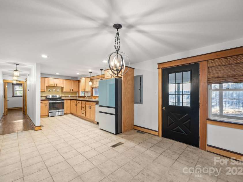 186 Joyner Avenue, Asheville, NC 28806.  MLS# CAR4314426, YatesRealty ID 13471. 