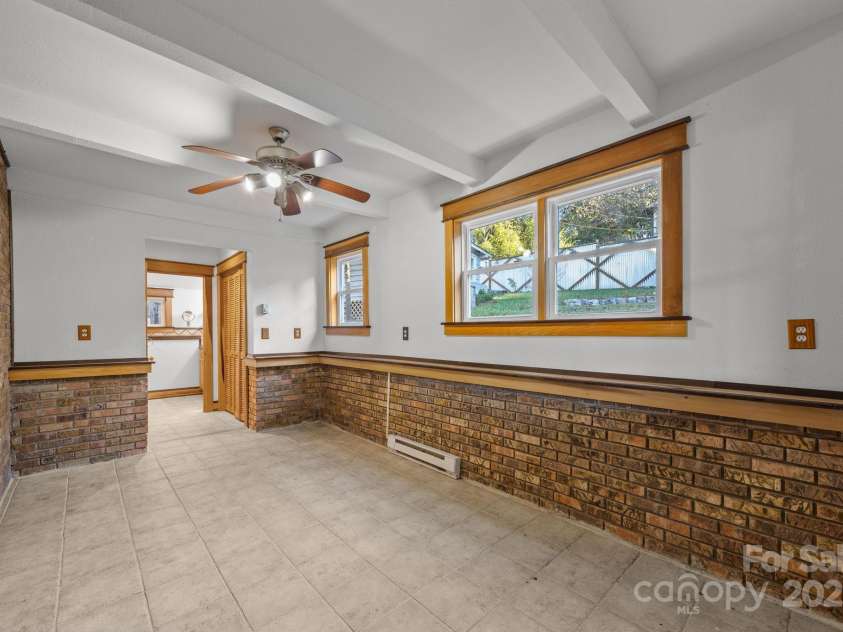 186 Joyner Avenue, Asheville, NC 28806.  MLS# CAR4314426, YatesRealty ID 13471. 