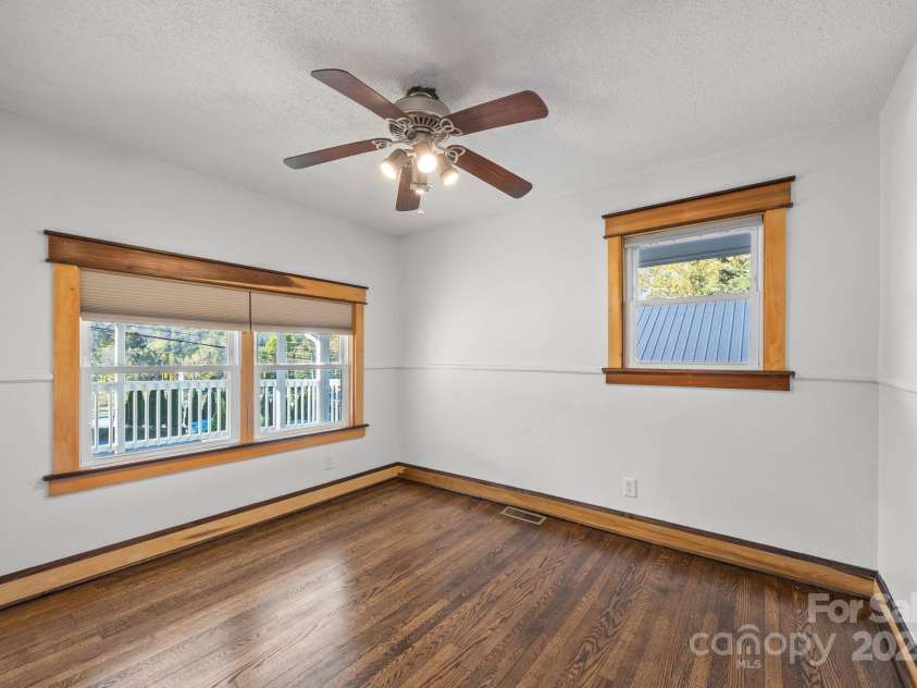 186 Joyner Avenue, Asheville, NC 28806.  MLS# CAR4314426, YatesRealty ID 13471. 