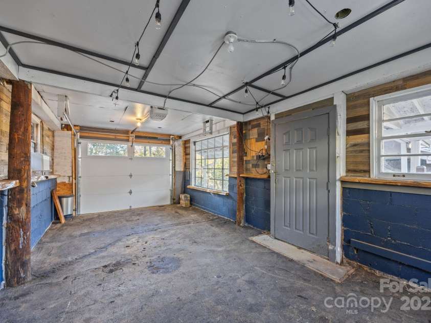 186 Joyner Avenue, Asheville, NC 28806.  MLS# CAR4314426, YatesRealty ID 13471. 