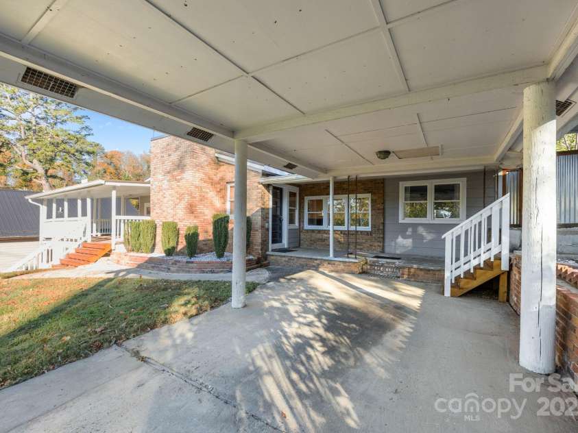 186 Joyner Avenue, Asheville, NC 28806.  MLS# CAR4314426, YatesRealty ID 13471. 