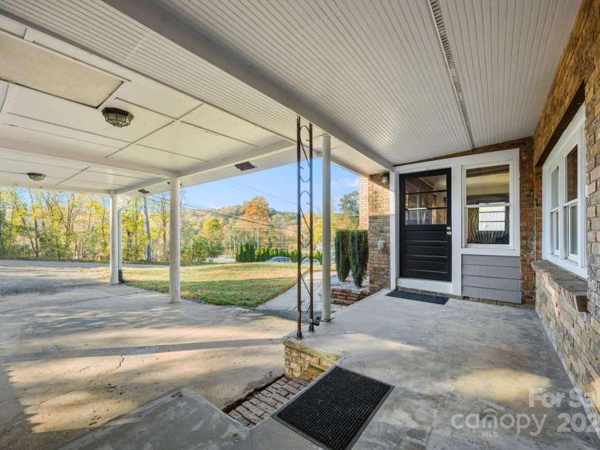 186 Joyner Avenue, Asheville, NC 28806.  MLS# CAR4314426, YatesRealty ID 13471. 