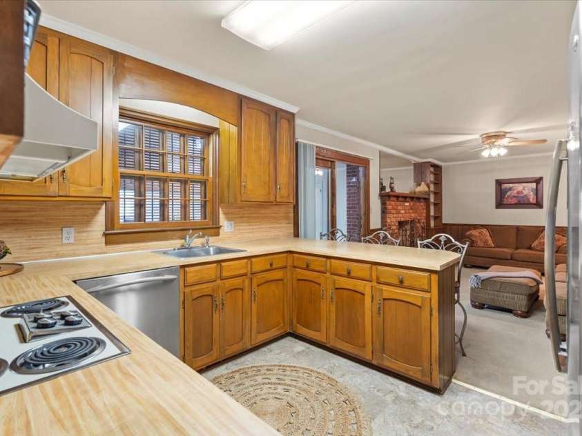 301 Museum Road, Statesville, NC 28625.  MLS# CAR4257027, YatesRealty ID 13472. 