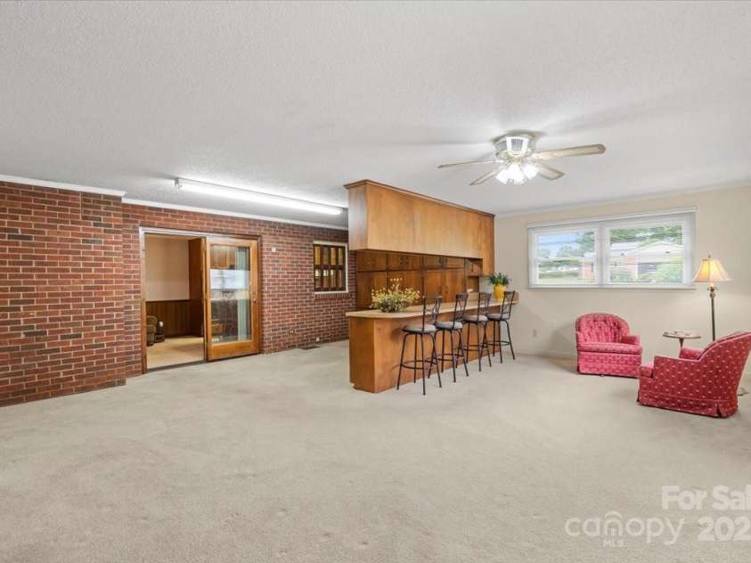 301 Museum Road, Statesville, NC 28625.  MLS# CAR4257027, YatesRealty ID 13472. 