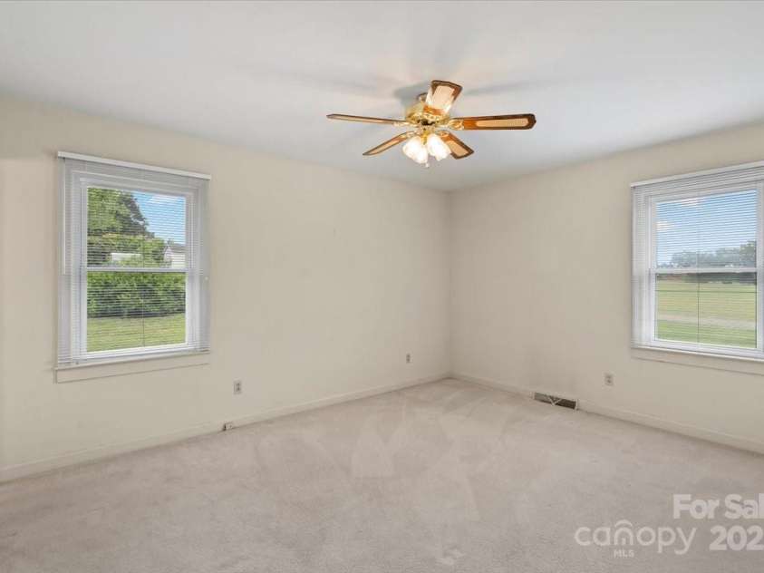 301 Museum Road, Statesville, NC 28625.  MLS# CAR4257027, YatesRealty ID 13472. 