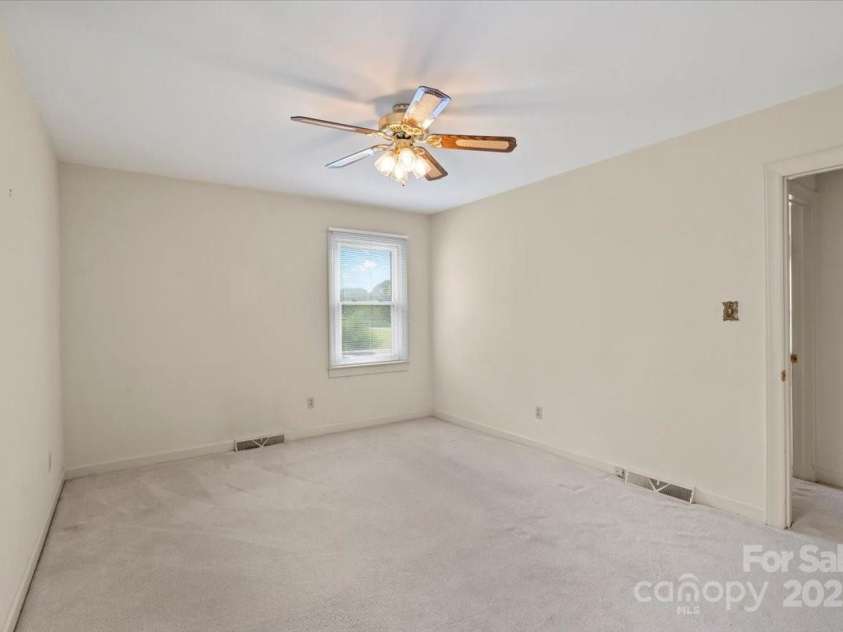301 Museum Road, Statesville, NC 28625.  MLS# CAR4257027, YatesRealty ID 13472. 