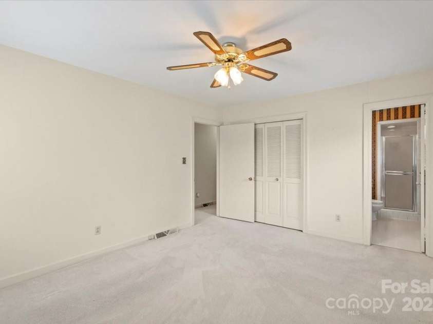 301 Museum Road, Statesville, NC 28625.  MLS# CAR4257027, YatesRealty ID 13472. 