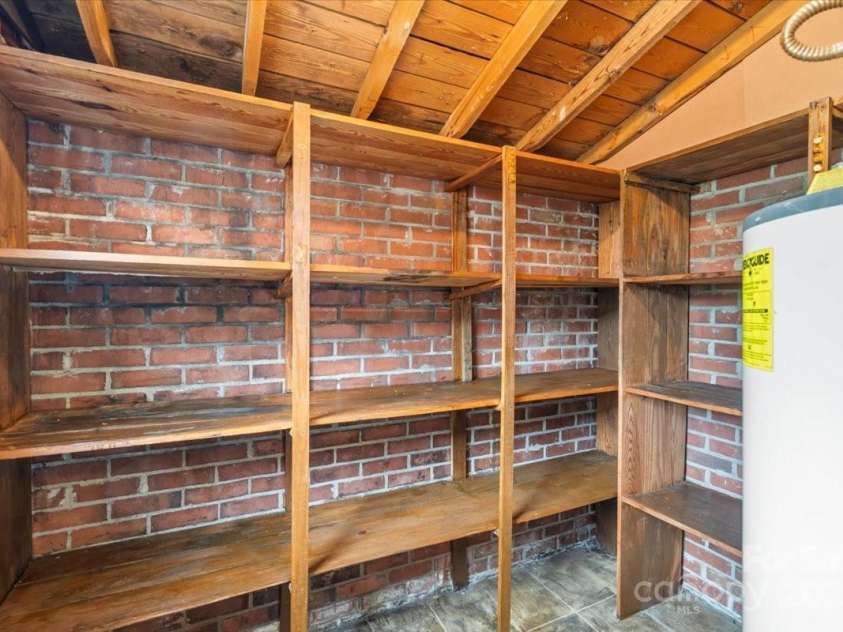 301 Museum Road, Statesville, NC 28625.  MLS# CAR4257027, YatesRealty ID 13472. 