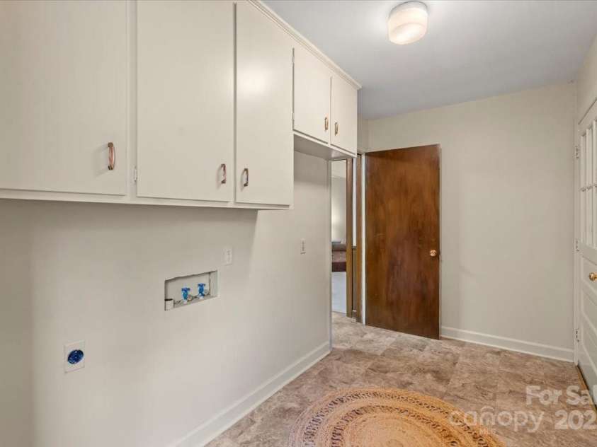 301 Museum Road, Statesville, NC 28625.  MLS# CAR4257027, YatesRealty ID 13472. 