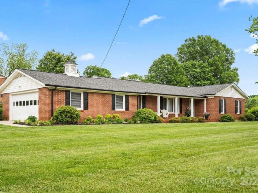 301 Museum Road, Statesville, NC 28625.  MLS# CAR4257027, YatesRealty ID 13472. 