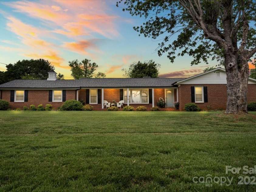 301 Museum Road, Statesville, NC 28625.  MLS# CAR4257027, YatesRealty ID 13472. 