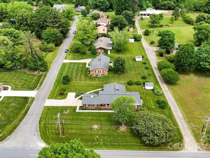 301 Museum Road, Statesville, NC 28625.  MLS# CAR4257027, YatesRealty ID 13472. 