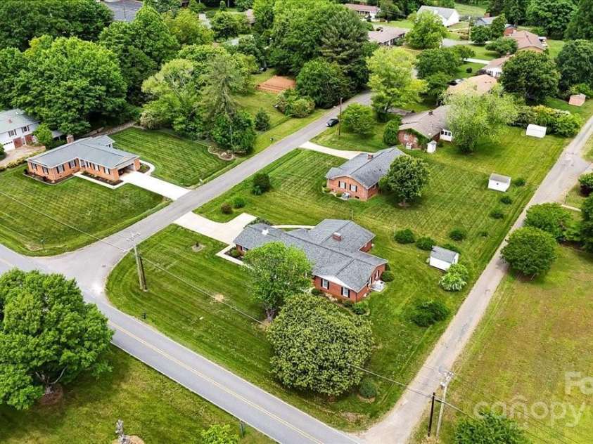 301 Museum Road, Statesville, NC 28625.  MLS# CAR4257027, YatesRealty ID 13472. 