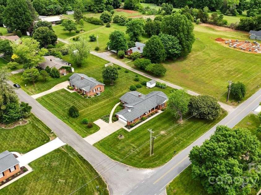 301 Museum Road, Statesville, NC 28625.  MLS# CAR4257027, YatesRealty ID 13472. 
