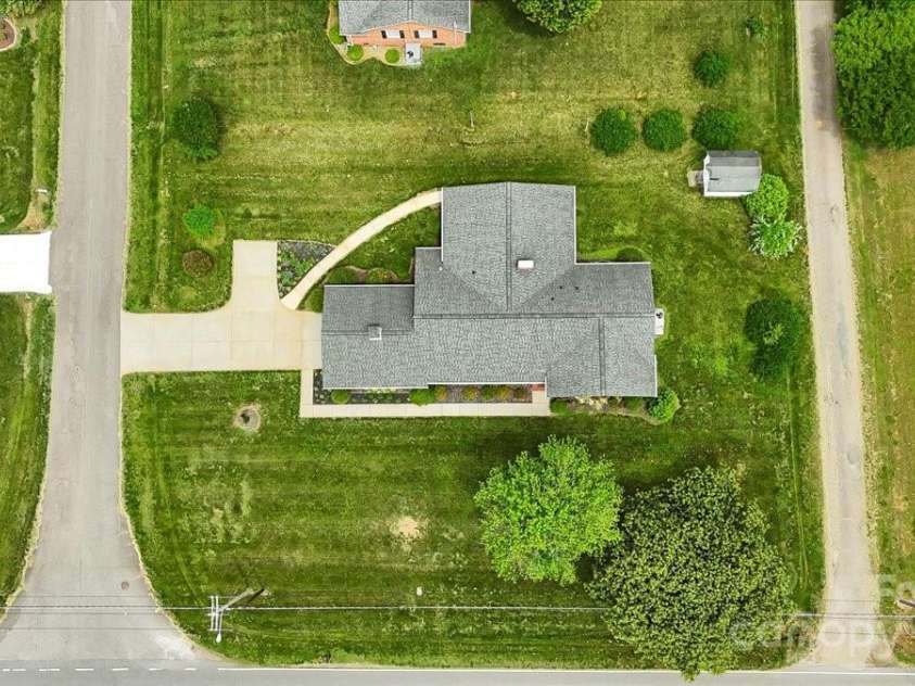 301 Museum Road, Statesville, NC 28625.  MLS# CAR4257027, YatesRealty ID 13472. 