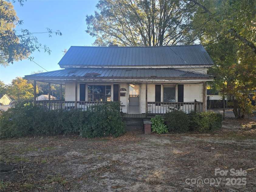 704 Sloop Avenue, Kannapolis, NC 28083.  MLS# CAR4319399, YatesRealty ID 13472. 