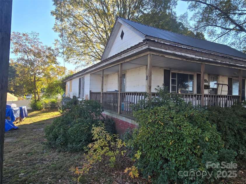 704 Sloop Avenue, Kannapolis, NC 28083.  MLS# CAR4319399, YatesRealty ID 13472. 