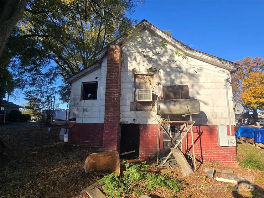 704 Sloop Avenue, Kannapolis, NC 28083.  MLS# CAR4319399, YatesRealty ID 13472. 