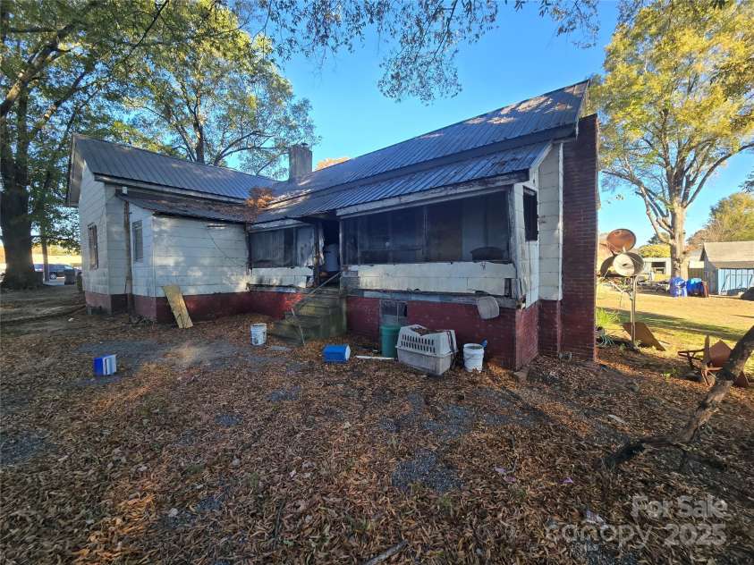 704 Sloop Avenue, Kannapolis, NC 28083.  MLS# CAR4319399, YatesRealty ID 13472. 
