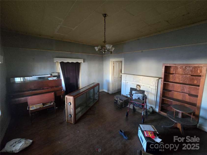 704 Sloop Avenue, Kannapolis, NC 28083.  MLS# CAR4319399, YatesRealty ID 13472. 