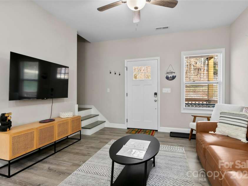 106 Dalton Street, Black Mountain, NC 28711.  MLS# CAR4254021, YatesRealty ID 13474. 