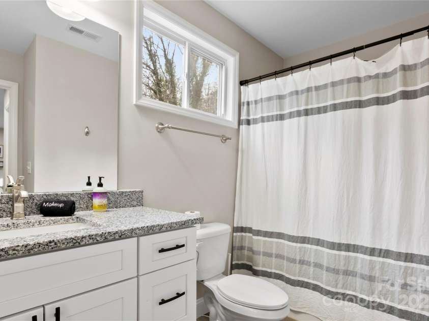 106 Dalton Street, Black Mountain, NC 28711.  MLS# CAR4254021, YatesRealty ID 13474. 
