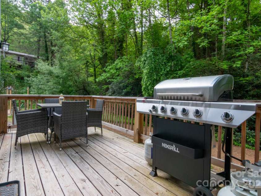 106 Dalton Street, Black Mountain, NC 28711.  MLS# CAR4254021, YatesRealty ID 13474. 