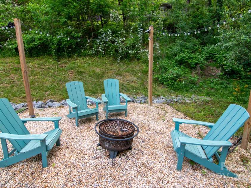 106 Dalton Street, Black Mountain, NC 28711.  MLS# CAR4254021, YatesRealty ID 13474. 