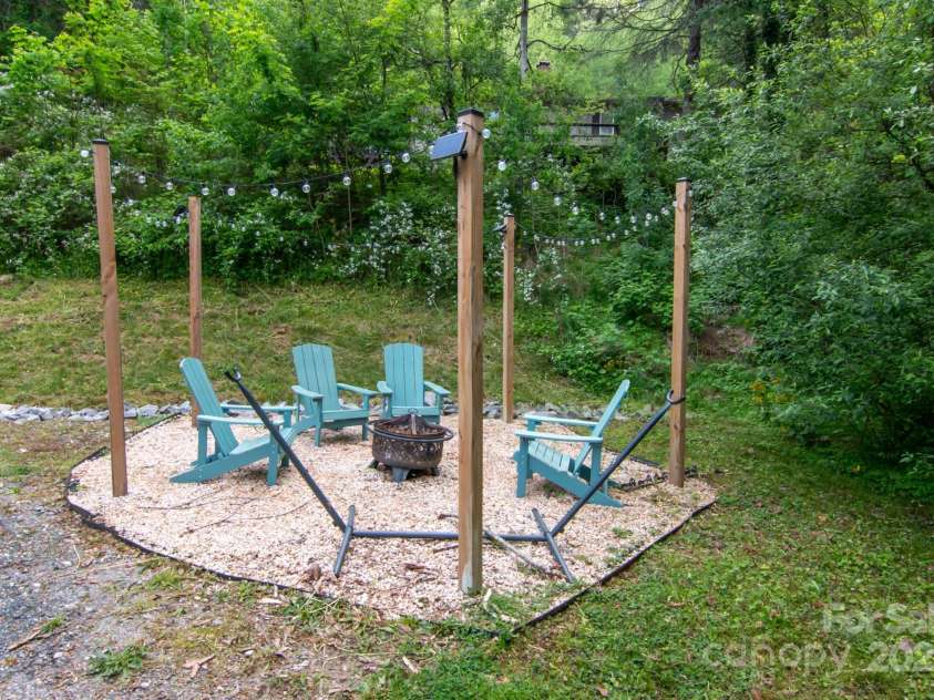 106 Dalton Street, Black Mountain, NC 28711.  MLS# CAR4254021, YatesRealty ID 13474. 