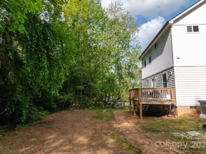 106 Dalton Street, Black Mountain, NC 28711.  MLS# CAR4254021, YatesRealty ID 13474. 